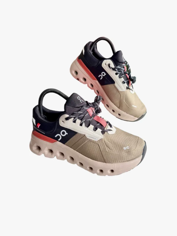 Zapatillas ON Cloudstratus 2 Negro, beige con detalle naranja – Hombre