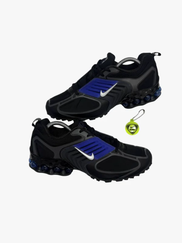 Tenis Nike Pegasus Wave para hombre - color negro con detalles azul y blanco y suela con amortiguación visible